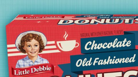 Las nuevas donas tradicionales de chocolate de Little Debbie: una combinación de textura húmeda y glaseado dulce, disponibles en presentación individual y paquete familiar.