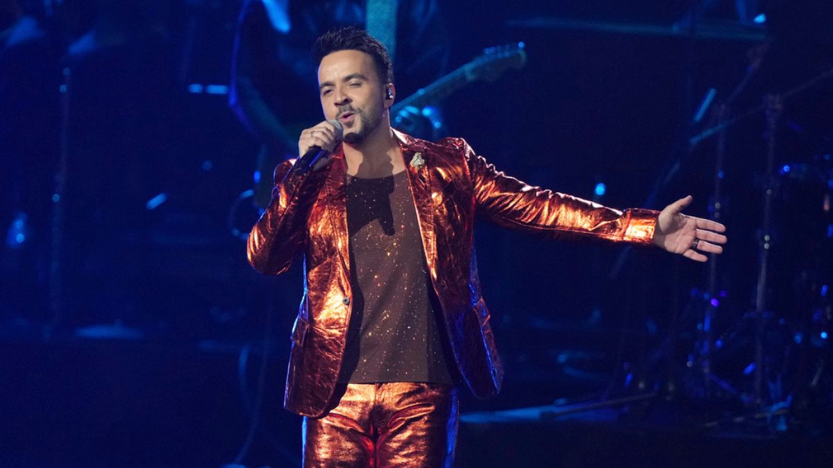 Luis Fonsi hace dúo memorable con taxista en México