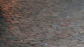 La ilustración destaca una escena íntima que conecta con el espíritu original del personaje