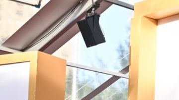 El reparto brilló en una velada que reunió cine, pasarela y cultura pop