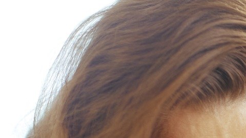 Millones de personas en EE.UU. cargan deudas en tarjetas con tasas cercanas al 20%, lo que puede hacer que paguen más en intereses que en el capital.