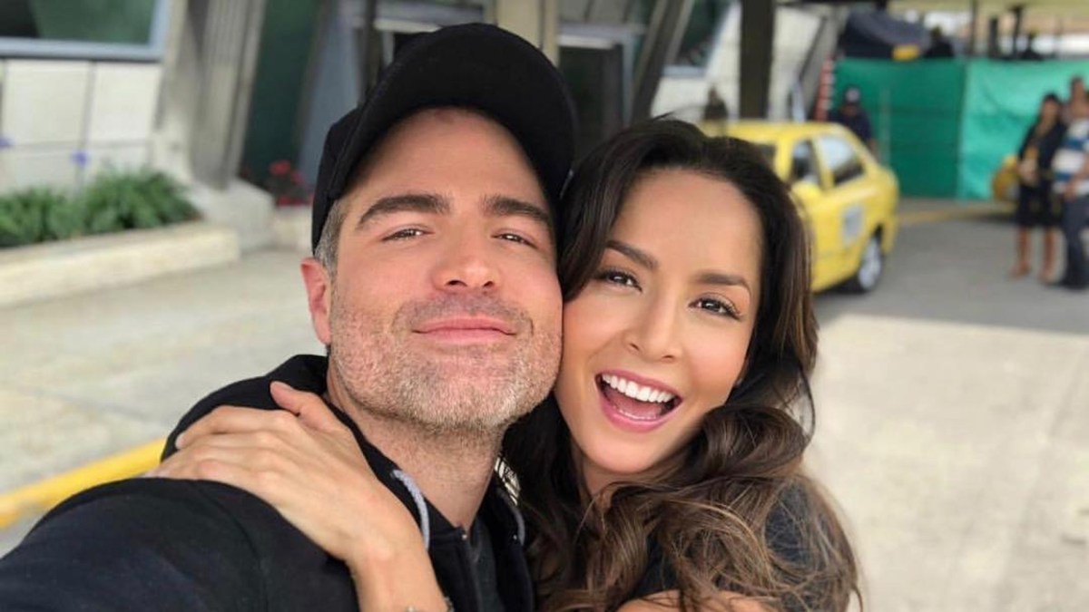 Roberto Manrique es impactado por un tubo de metal en el rostro mientras hacía una obra de teatro