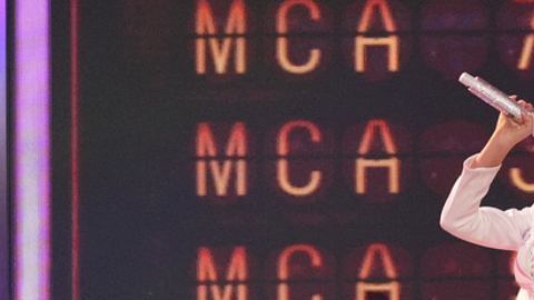 La cantante sorprendió con enormes escenografías y apariciones que descolocaron al público