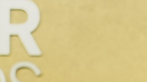 Supriya Ganesh interpreta a la doctora Samira Mohan en la serie.