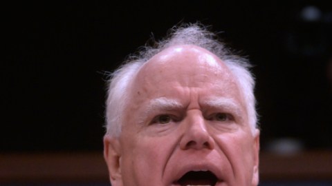 Tim Walz es criticado por Kash Patel.