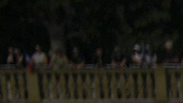 Atletas compiten en el triatlón femenino.