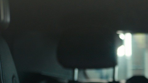Una promesa futurista de Elon Musk, un auto que se maneja solo, se ha convertido en una costosa crisis legal para la armadora.
