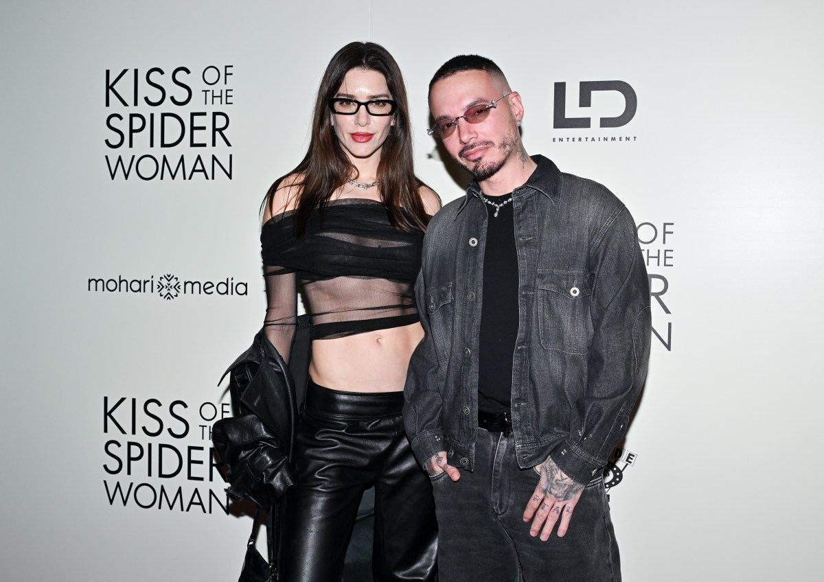 Mira el enojo de J Balvin con Valentina Ferrer por no abrazarlo