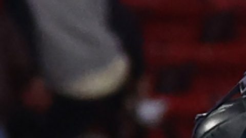 Los jardineros y jugadores de cuadro de los New York Yankees chocan las manos tras vencer a los Boston Red Sox en un partido de béisbol el jueves 23 de abril de 2026 en Boston.