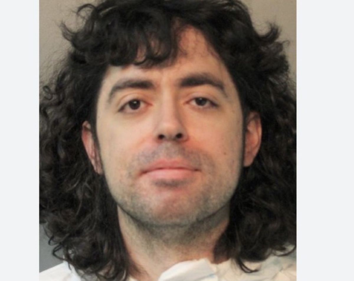 “¿Por qué no te mueres?”: hijo acusado de golpear a madre anciana en hogar en Nueva York