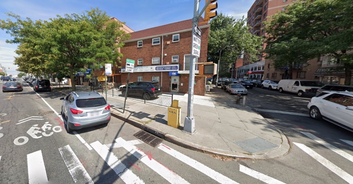 Hispano tomó cerveza viendo a 4 víctimas morir en incendió que él provocó: acusación en Queens, Nueva York