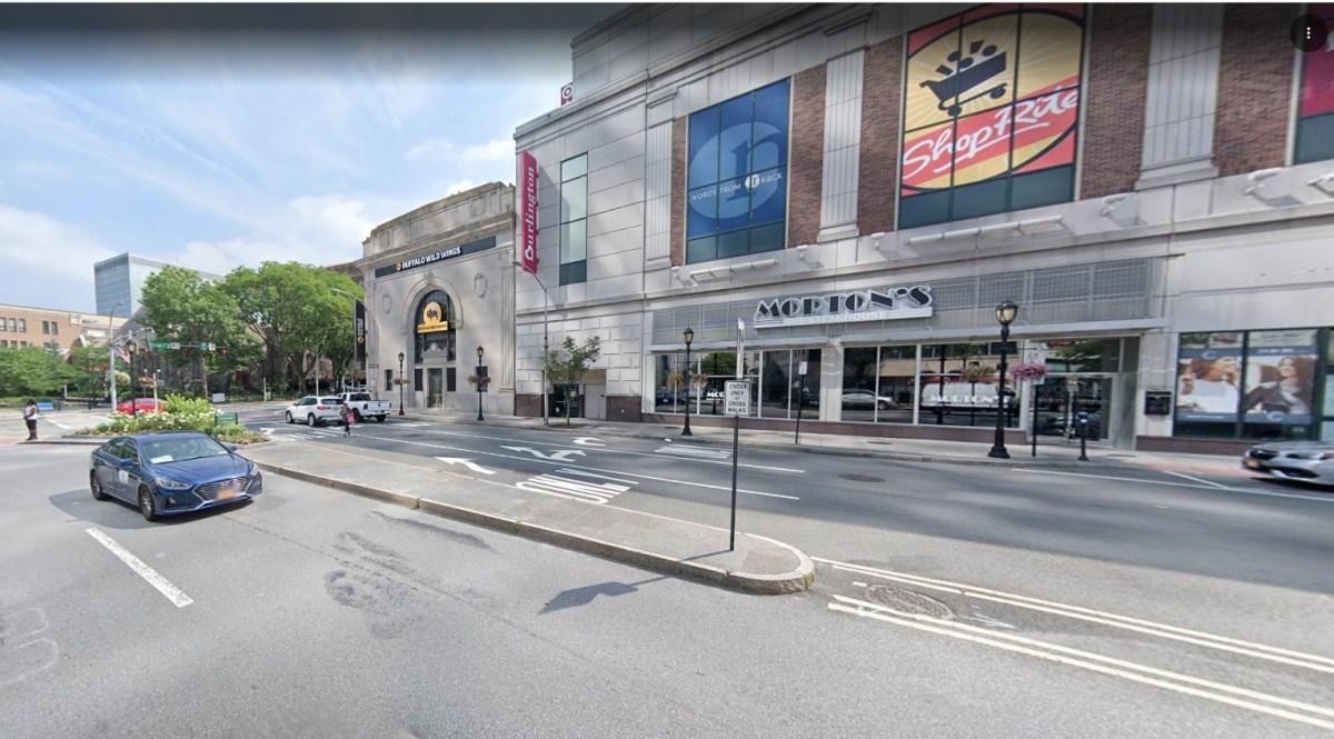 Hispano abusó de una mujer inconsciente por horas en un centro comercial en Nueva York: acusación