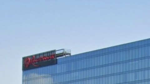 Casino Resorts World New York City y hotel Hyatt Regency JFK Airport en Queens.