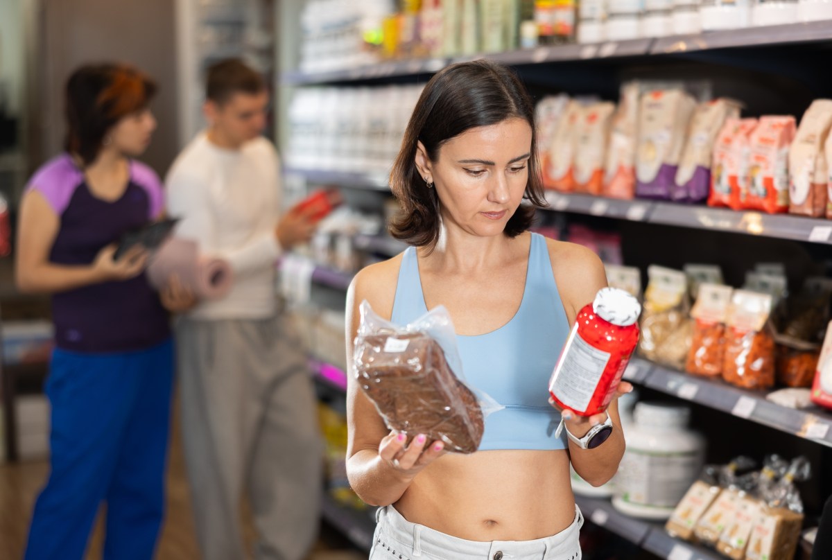 Alimentos que los supermercados venden con sobreprecio y no valen la pena comprar