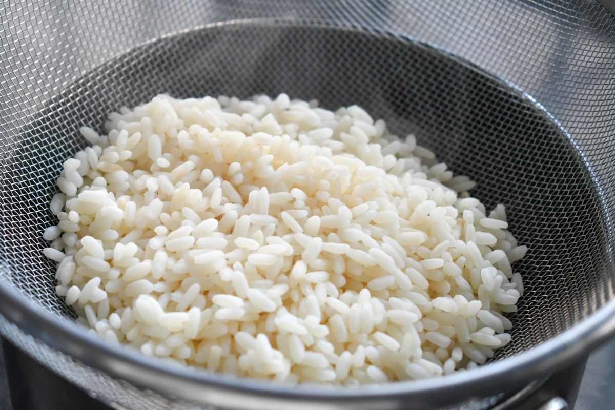 Cómo cocinar arroz blanco “estilo pasta”