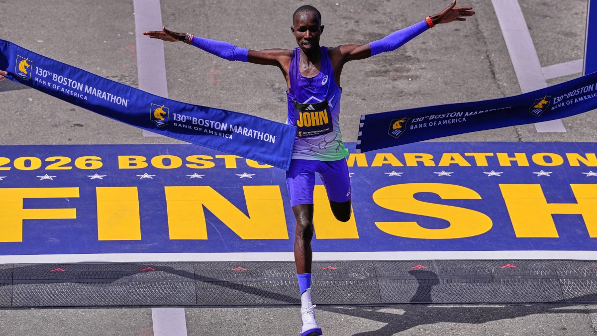 Keniano John Korir rompió el récord del Maratón de Boston 2026