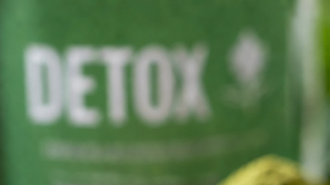 tasa de té verde, en infusión y en polvo