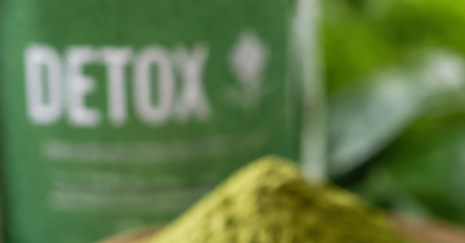 tasa de té verde, en infusión y en polvo