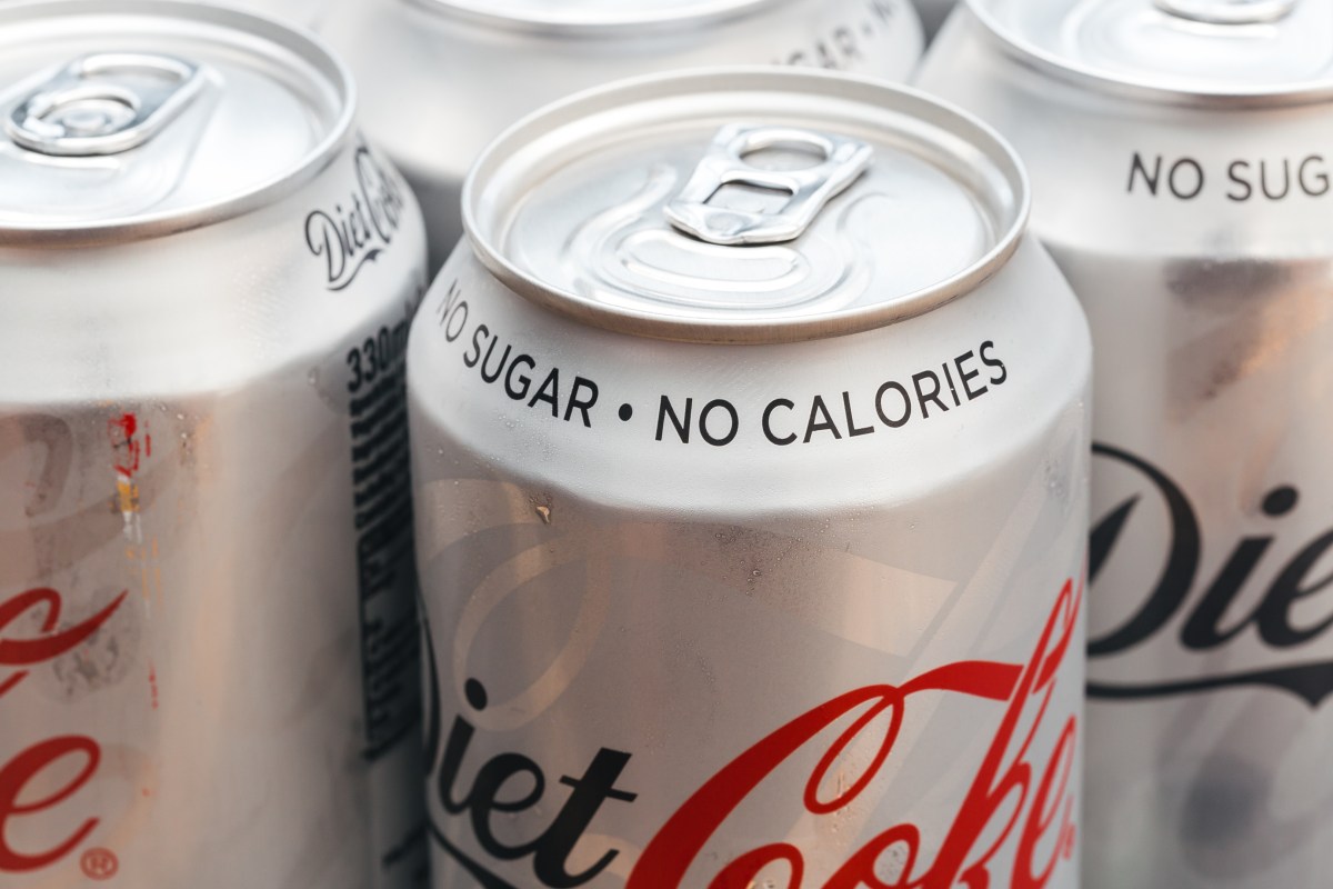 Por qué nunca debes pedir Diet Coke en un vuelo