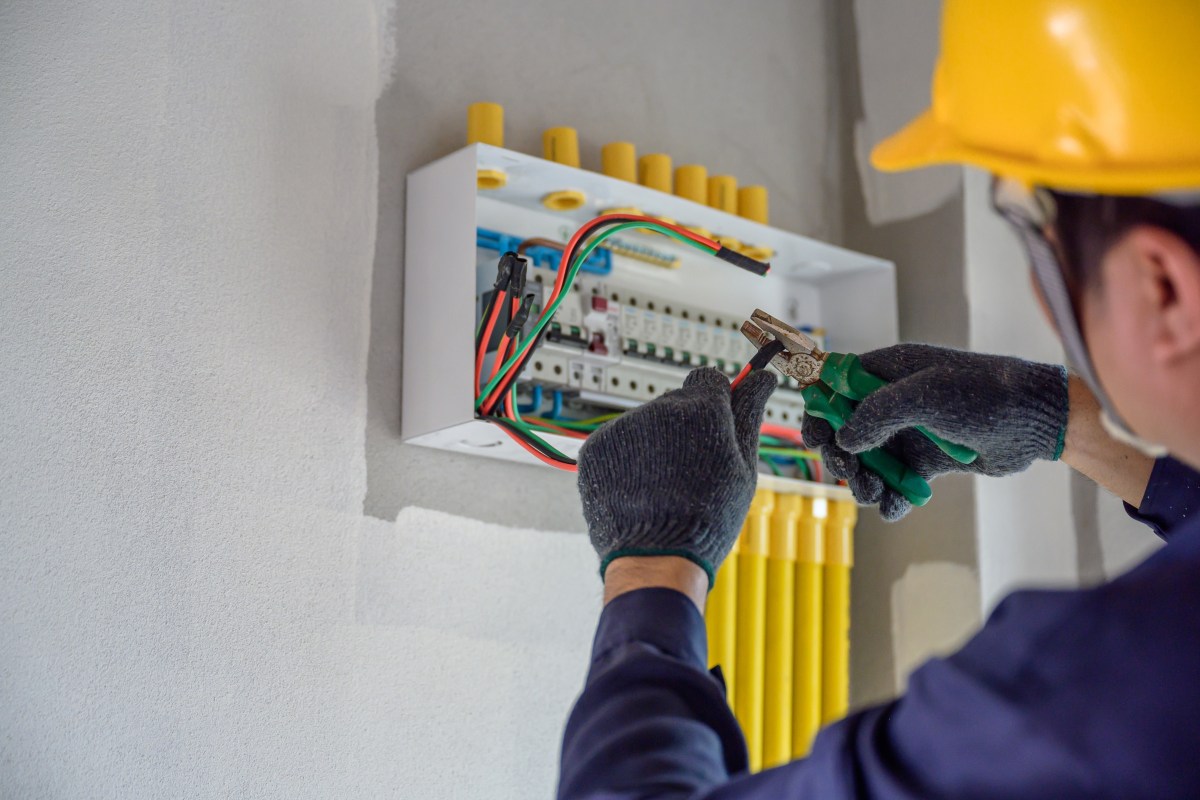 Cuánto puede ganar un electricista en Florida: salario de 2026