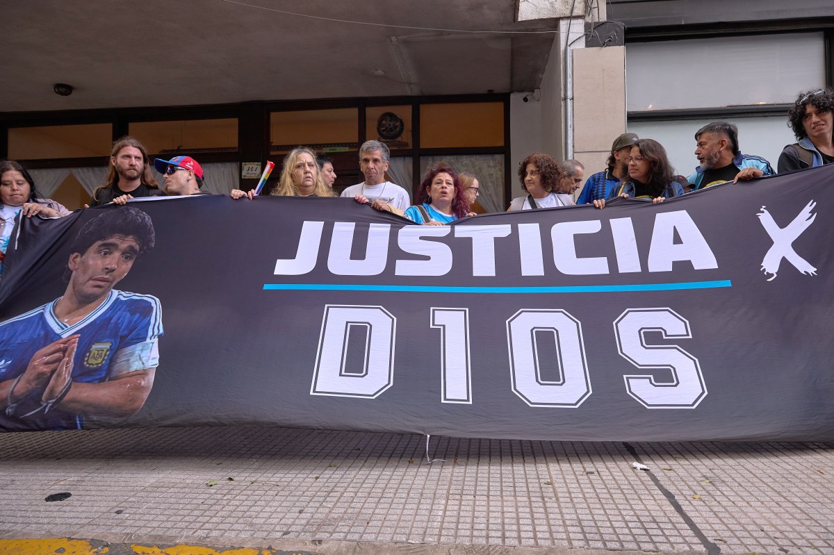 Nuevo juicio por muerte de Maradona comenzó con acusaciones cruzadas