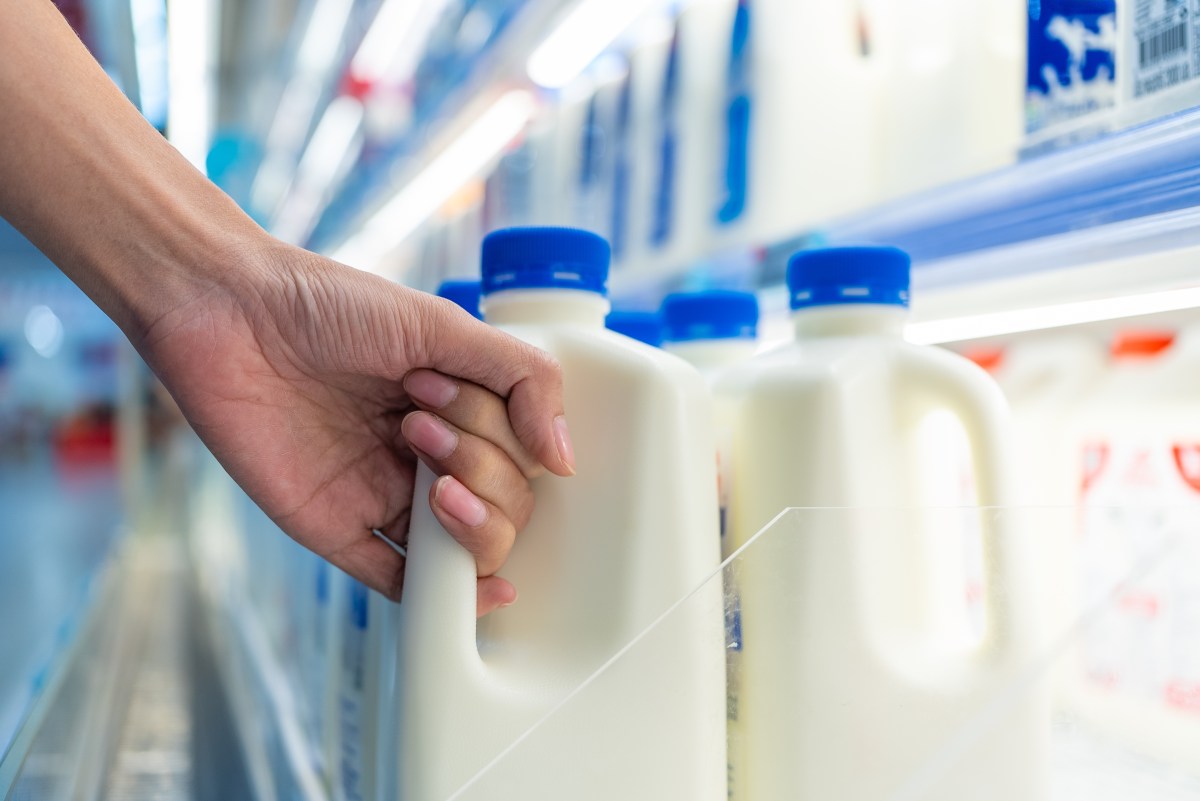 Retiran más de 21,000 unidades de leche Wawa por presencia de plástico