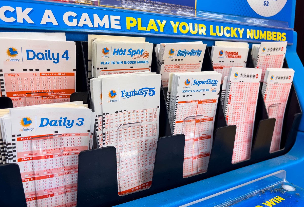 Mujer gana $1.1 millones en la lotería después de comprar boletos cada semana durante décadas