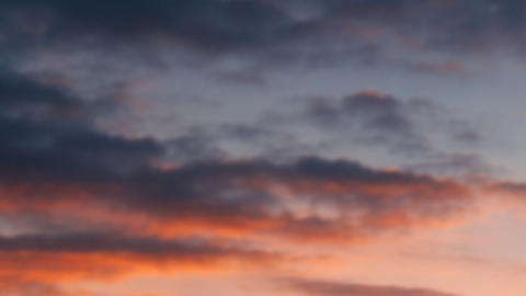 avión despegando con skyline de Nueva York al atardecer en vuelo Londres Nueva York 2026