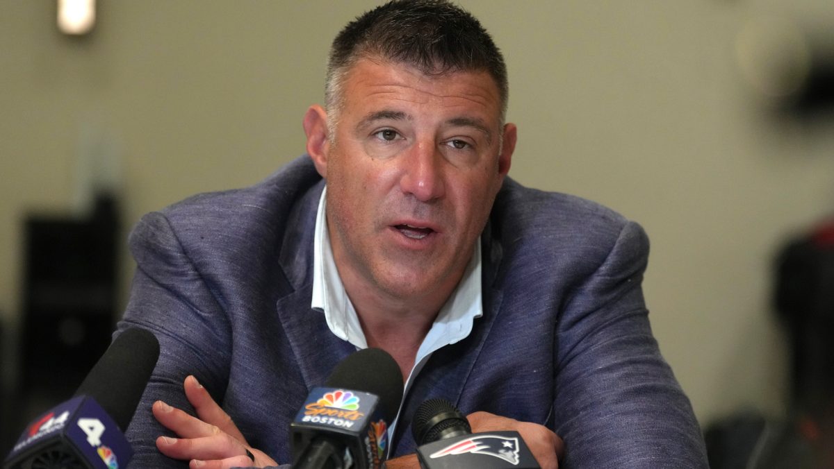 Mike Vrabel, coach de los Patriots, aborda polémica por imágenes comprometedoras con reportera de la NFL