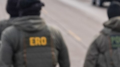 Informe revela estrategia para presionar a migrantes no blancos a salir de EE.UU.