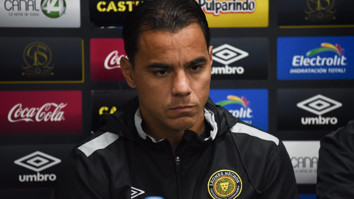Omar Bravo, exjugador de Chivas, continuará detenido al negársele la fianza