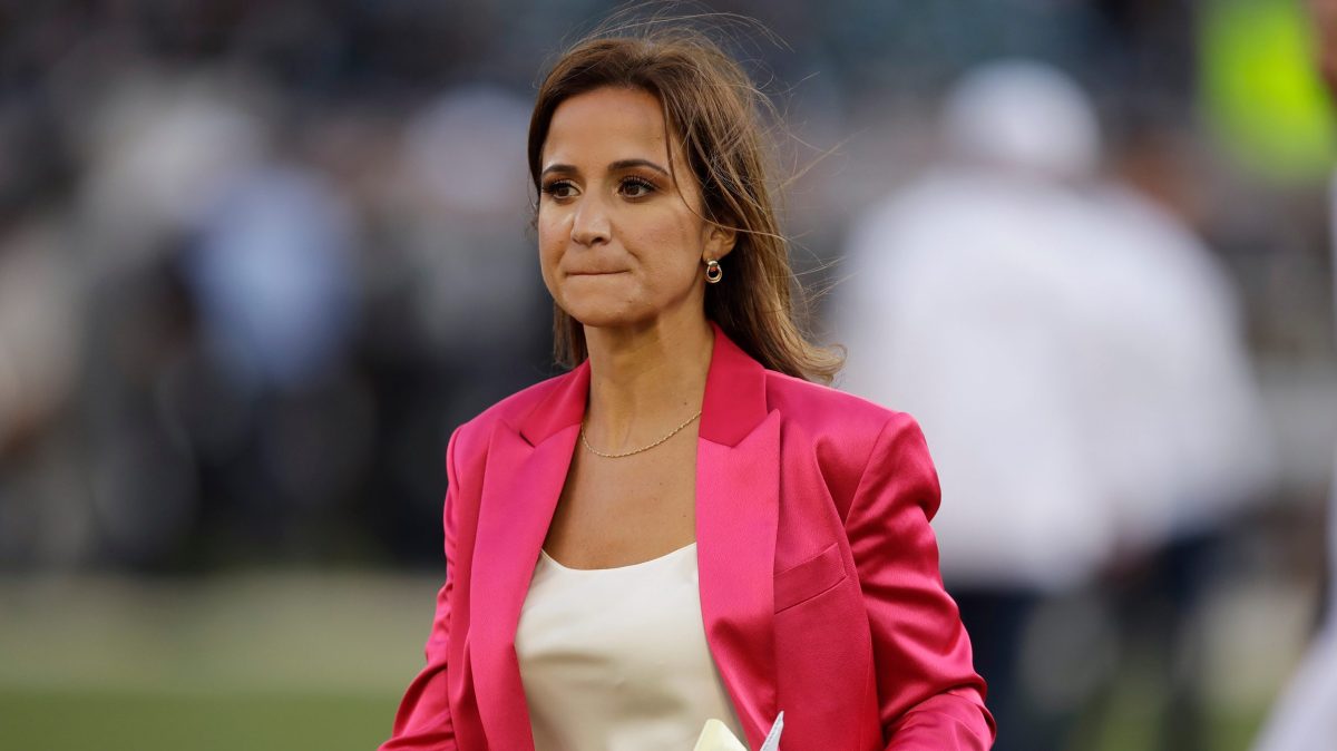 Dianna Russini, reportera de NFL, renunció al NYT tras polémicas fotos con Mike Vrabel, coach de los Patriots