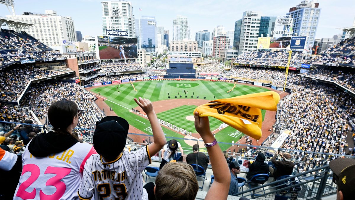 Conductor de TV ataca música mariachi en partido de San Diego Padres: “Es antiestadounidense, llamaré a ICE”