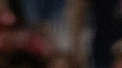 Jorge Soler (izquierda) de los Angelinos de Los Ángeles riñe con Reynaldo López de los Bravos de Atlanta.