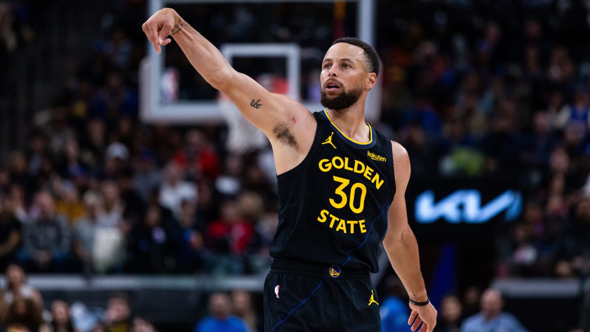 Stephen Curry y Luka Doncic lideran ventas de camisetas de la NBA
