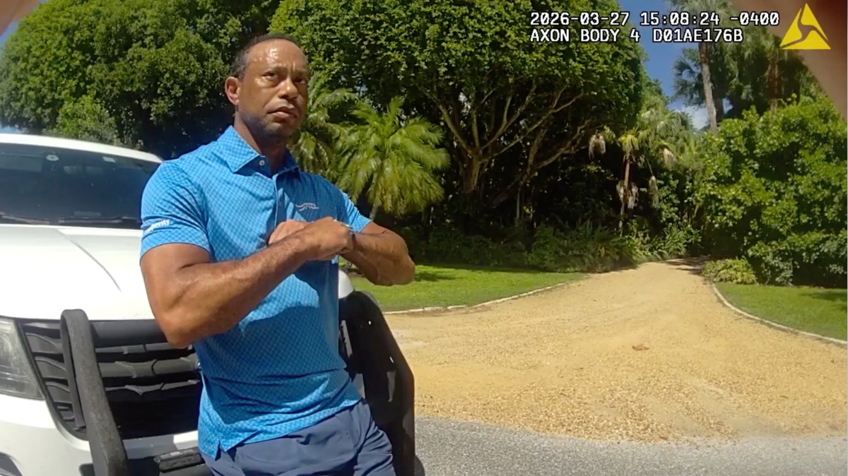 Tiger Woods estaba usando su teléfono al momento de accidente de tráfico