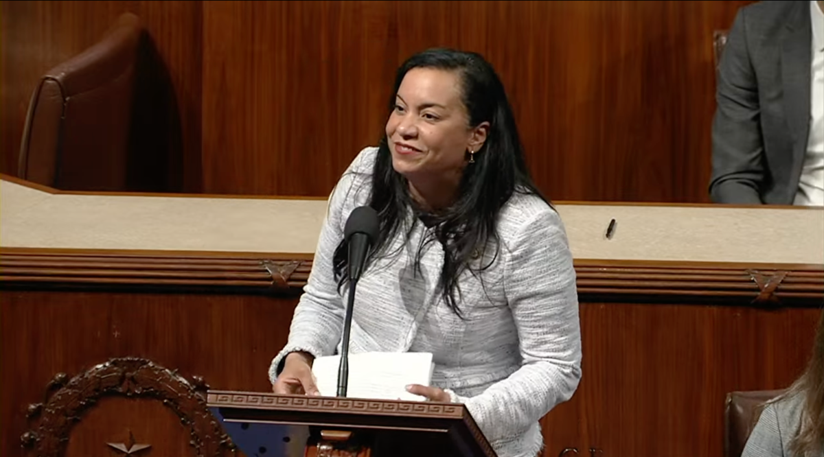 Representante de NJ, Analilia Mejía, jura a su cargo en el Congreso con llamado para que trabajadores se levanten