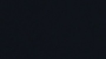 Una vista detallada del brazalete negro 'FIFA Team One', visto siendo usado por un oficial de partido durante el partido de la Ronda de 32 de la Copa Mundial Sub-17 de la FIFA entre Suiza y Egipto en Aspire Zone el 14 de noviembre de 2025 en Doha, Qatar.