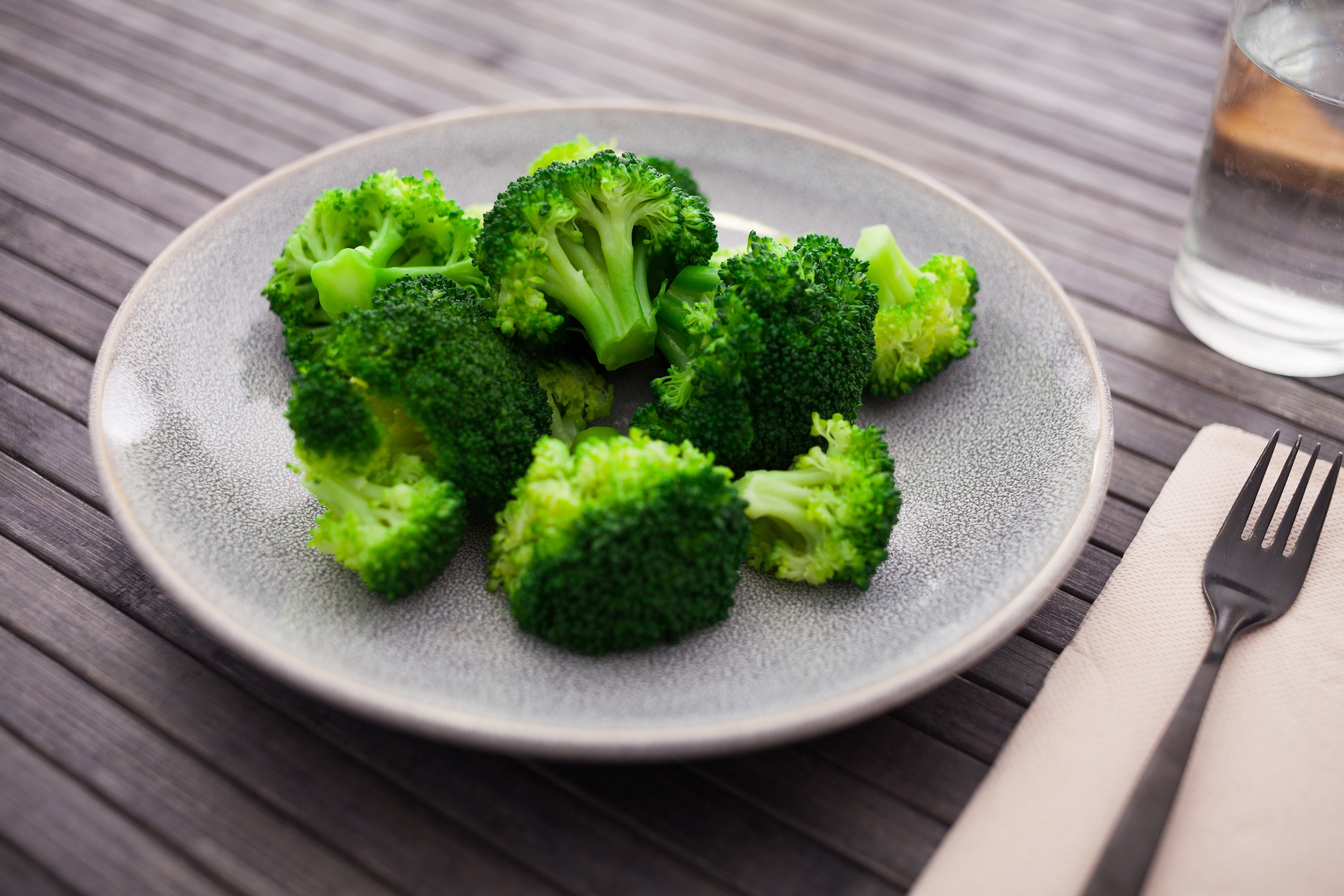 4 vegetales que limpian el hígado y los tienes en la nevera