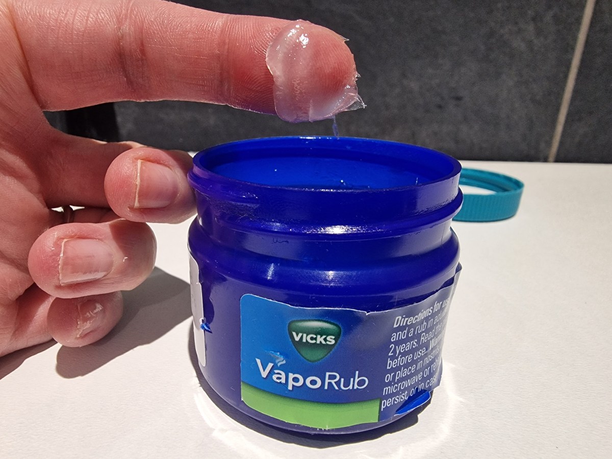 Vicks VapoRub para aliviar las hemorroides: ¿Efectivo o peligroso?