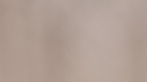 Dile adiós a los residuos pegajosos. Una pasta de bicarbonato y aceite es la solución abrasiva perfecta para dejar tus frascos de vidrio impecables y listos para reutilizar.