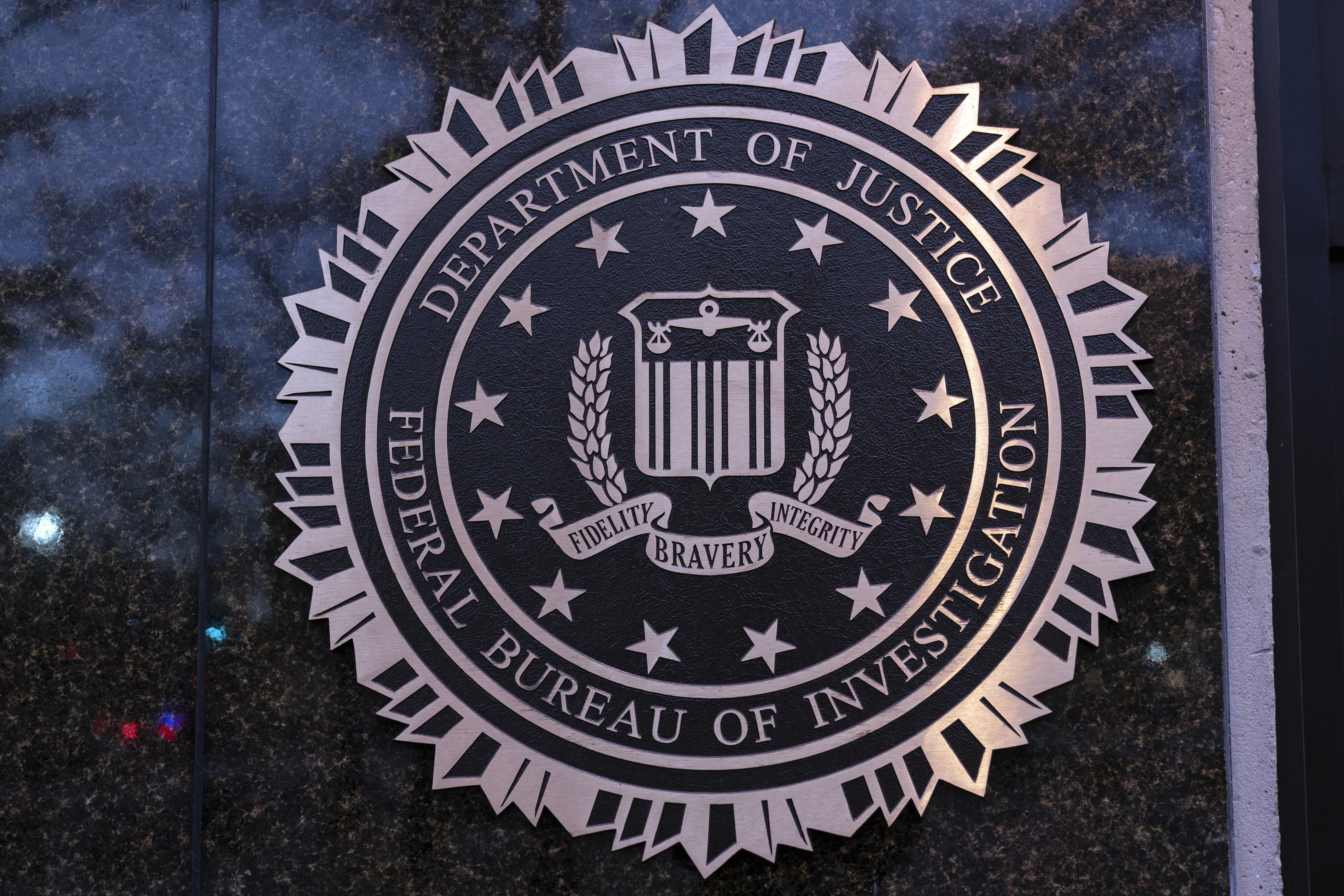 FBI arresta a exagente de la CIA por presunto fraude al gobierno y le&hellip;