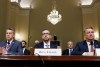 Joseph Edlow (centro) es el director de USCIS.