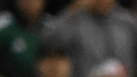 Raúl Jiménez, de la selección de México, conduce un balón delante de Maxim de Cuyper, de Bélgica, en el encuentro amistoso realizado el martes 31 de marzo de 2026 en Chicago.