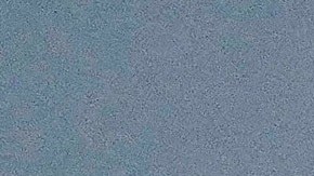 Una patrullera emiratí, la segunda desde la derecha, se encuentra cerca de un buque cisterna anclado en el Golfo de Omán, cerca del Estrecho de Ormuz.