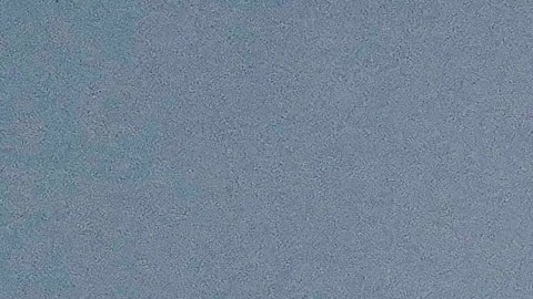 Una patrullera emiratí, la segunda desde la derecha, se encuentra cerca de un buque cisterna anclado en el Golfo de Omán, cerca del Estrecho de Ormuz.