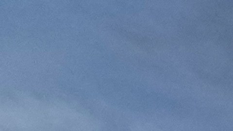Nubes se ciernen sobre el horizonte de Teherán, Irán, el viernes 15 de mayo de 2026.