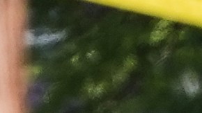 Se abren la escotilla y las puertas de un vehículo cerca del lugar donde fue colocado el cuerpo de uno de los atacantes, en las inmediaciones del Centro Islámico de San Diego, el lunes 18 de mayo de 2026, en San Diego.