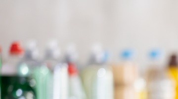Comparar precios, revisar el costo por unidad y planificar cada visita al supermercado se ha convertido en una herramienta de defensa económica.