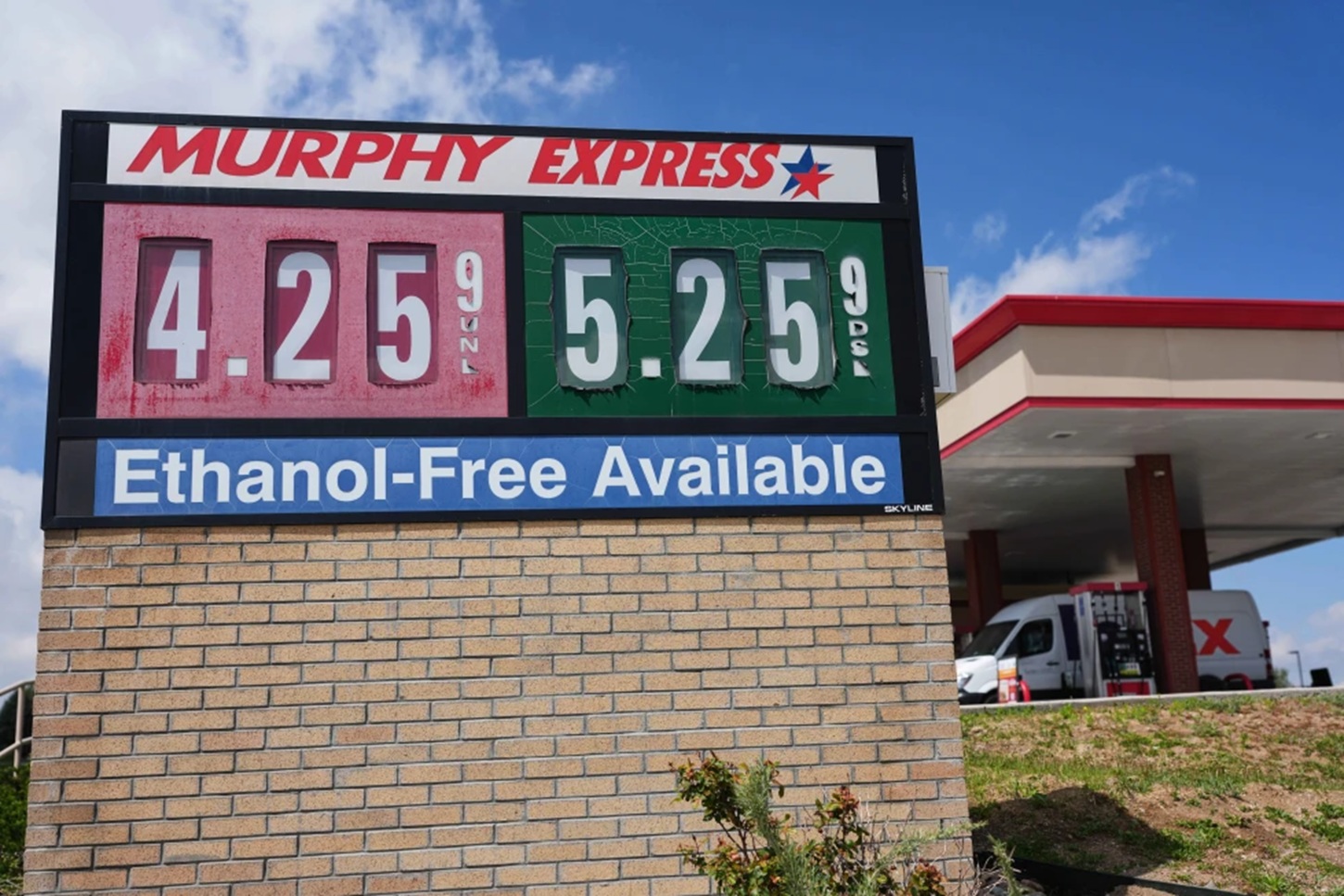 Gasoline at $4.50 Pressures NYC Commuters, Making Some Jobs a Losing Proposition